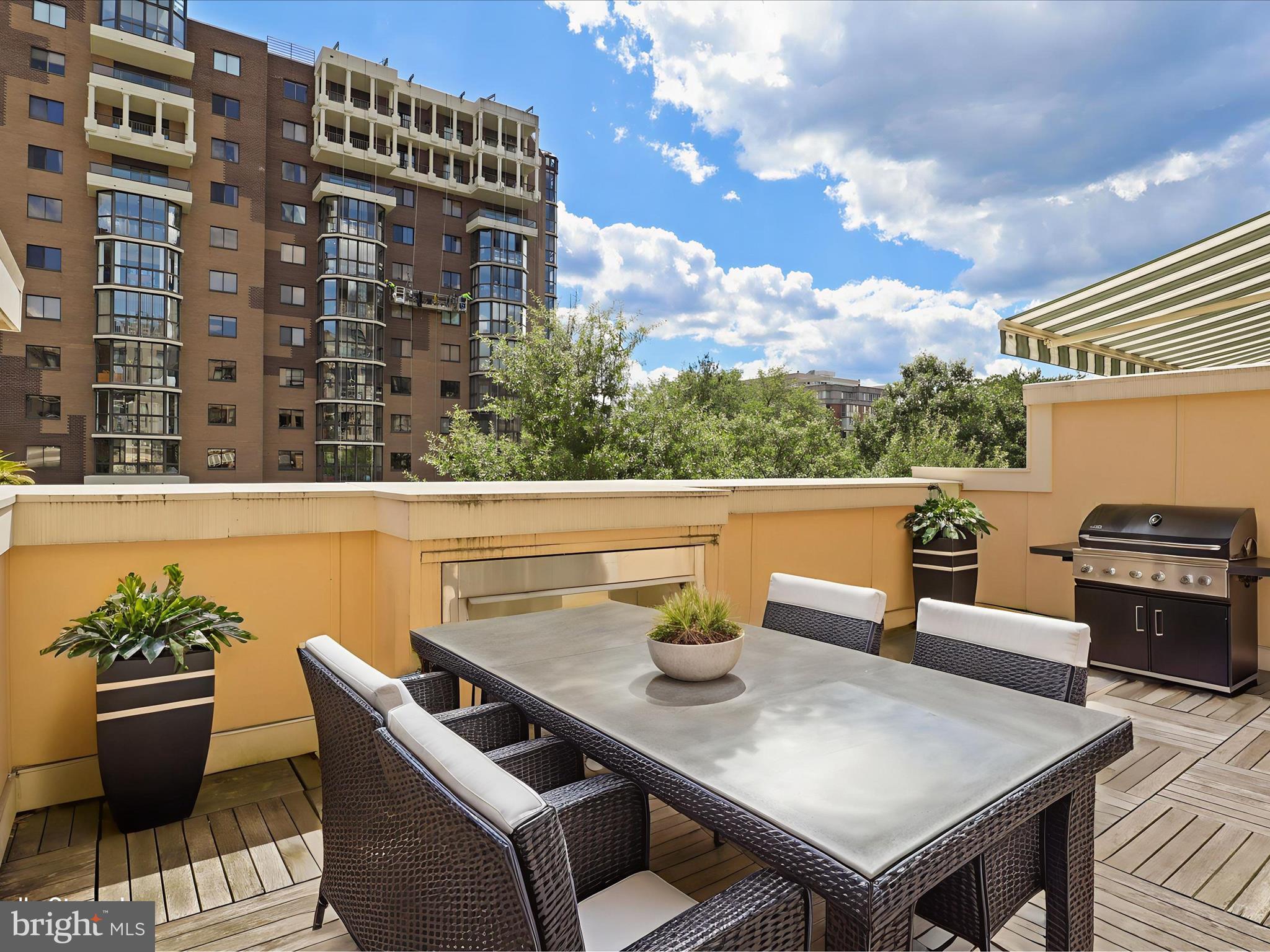 ROSSLYN - Residential Lease
