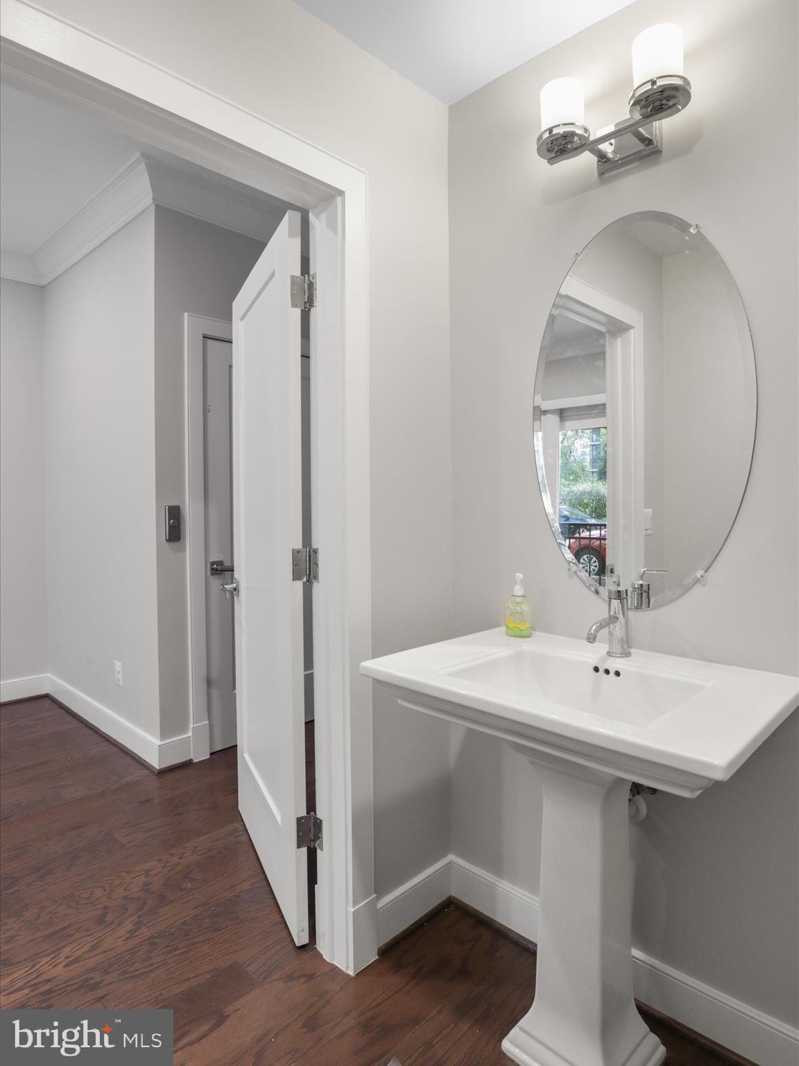 ROSSLYN - Residential Lease