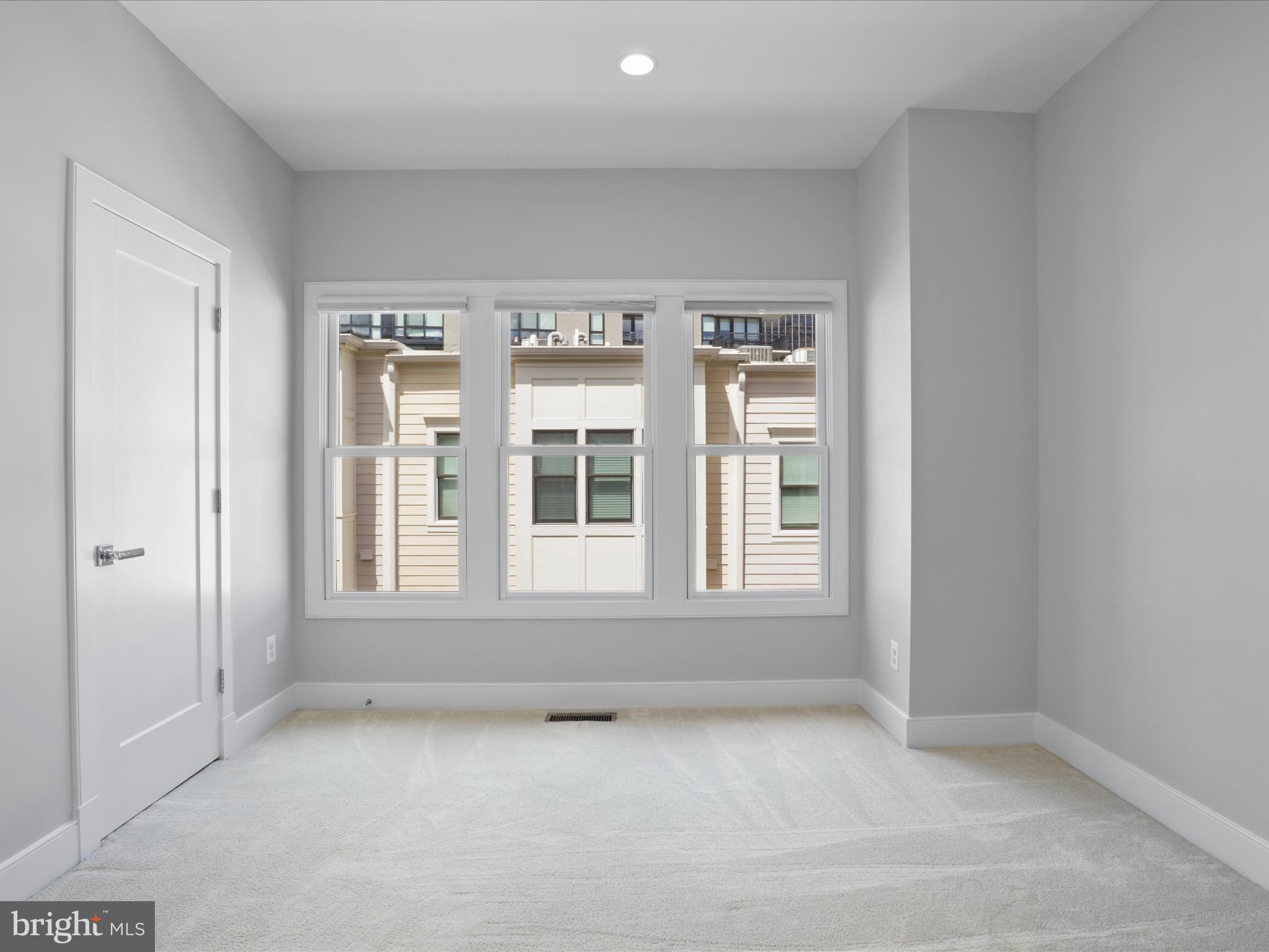 ROSSLYN - Residential Lease