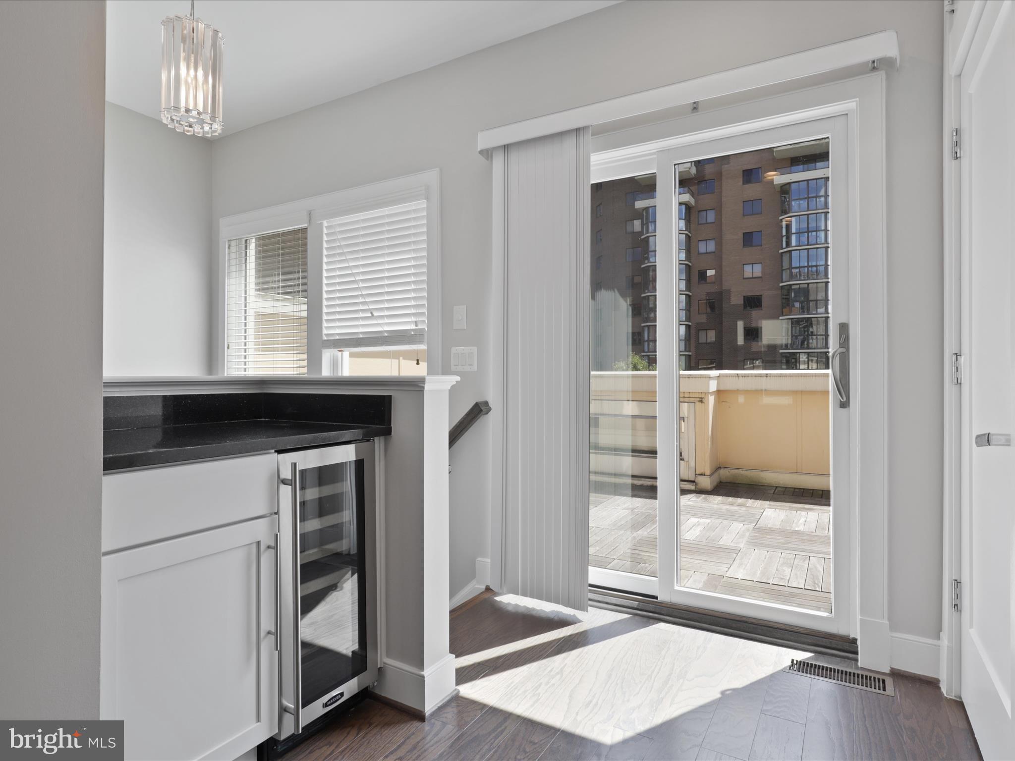 ROSSLYN - Residential Lease