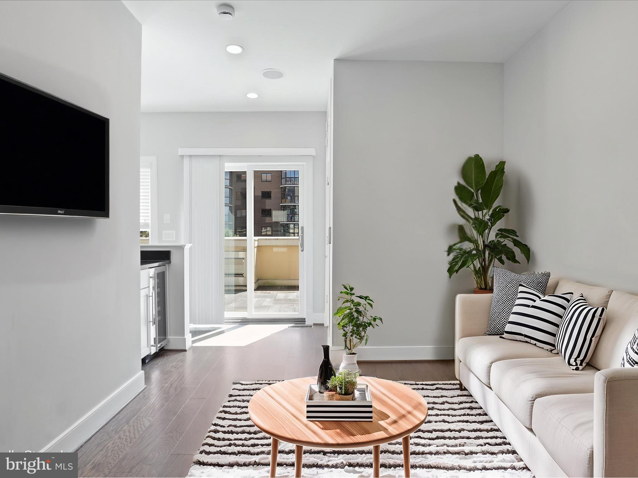 ROSSLYN - Residential Lease