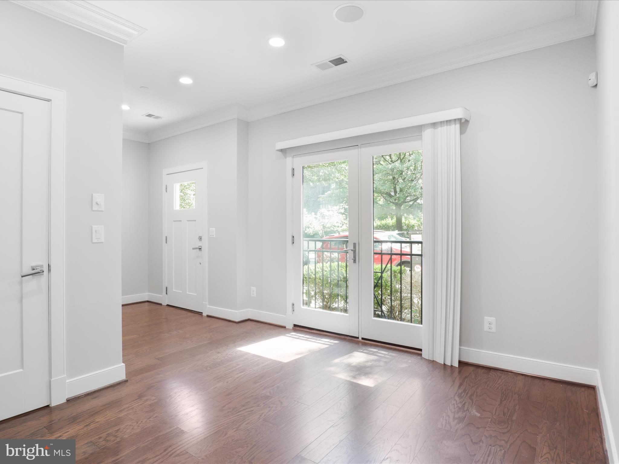 ROSSLYN - Residential Lease