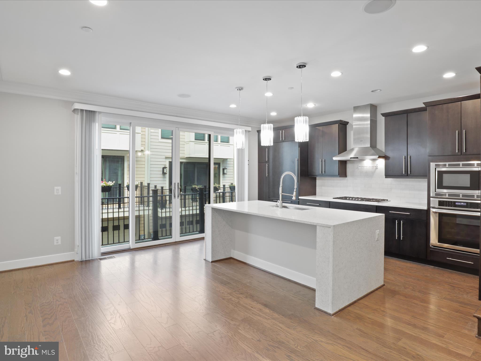 ROSSLYN - Residential Lease