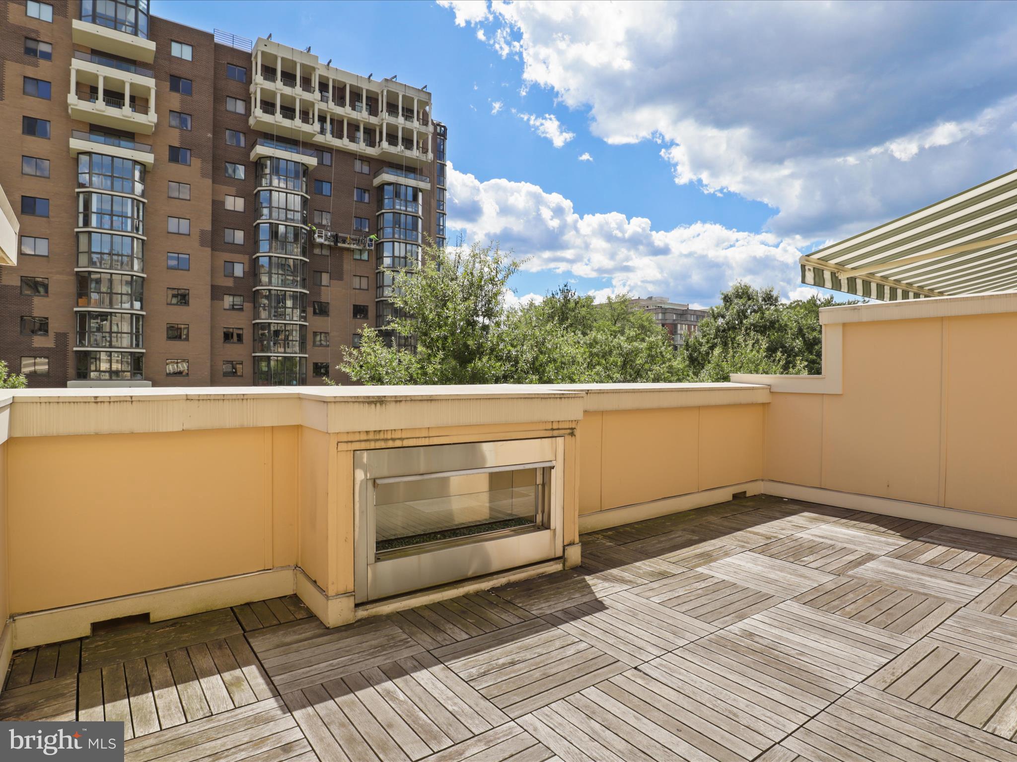 ROSSLYN - Residential Lease