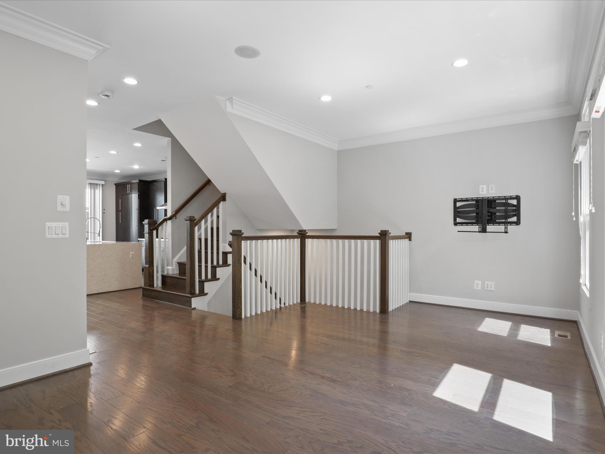 ROSSLYN - Residential Lease