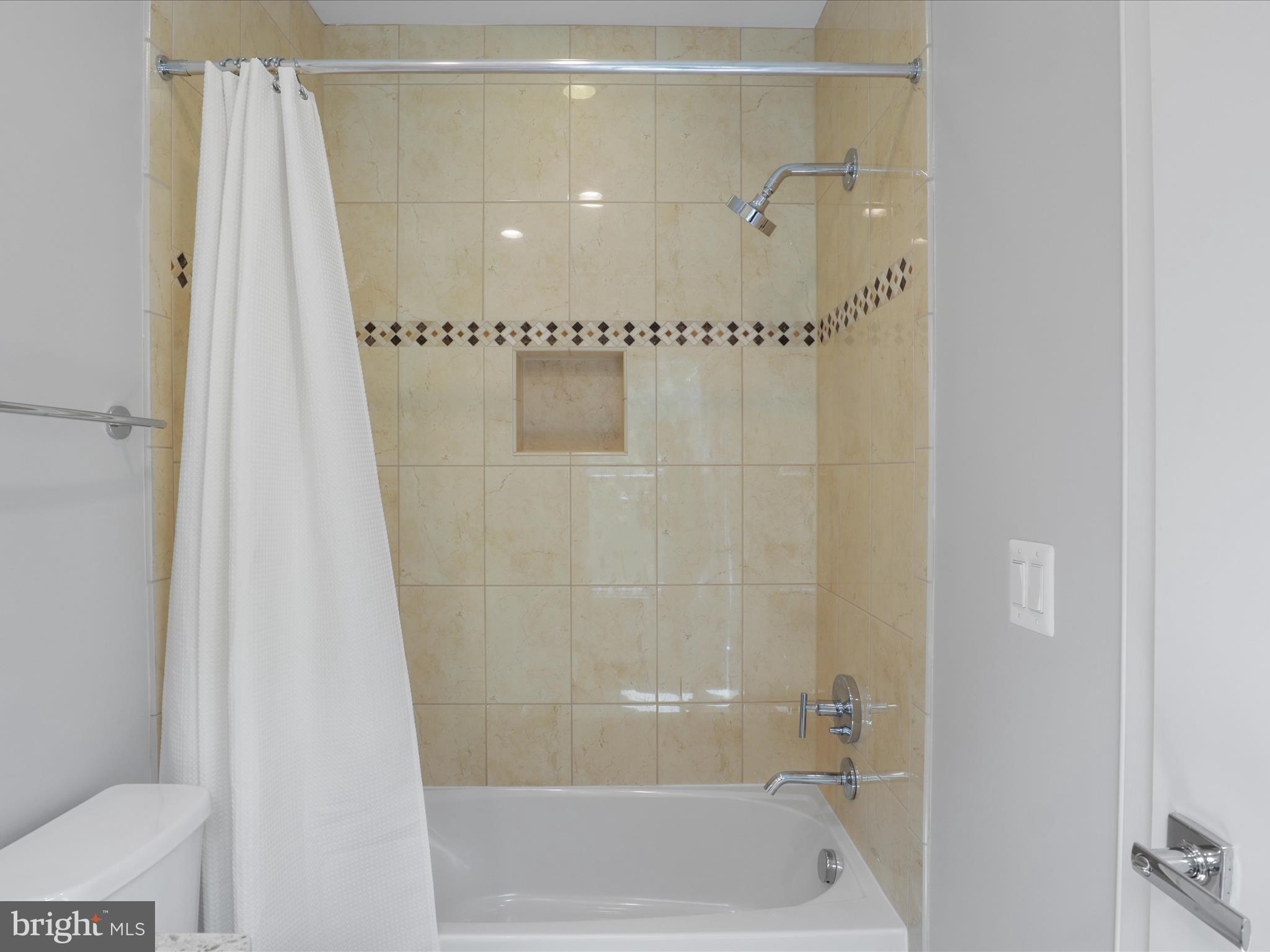 ROSSLYN - Residential Lease