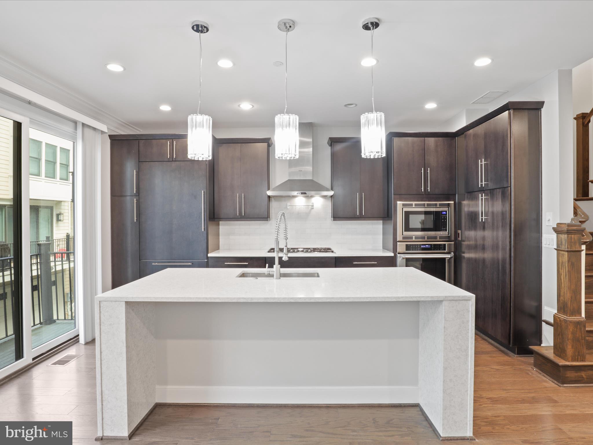 ROSSLYN - Residential Lease