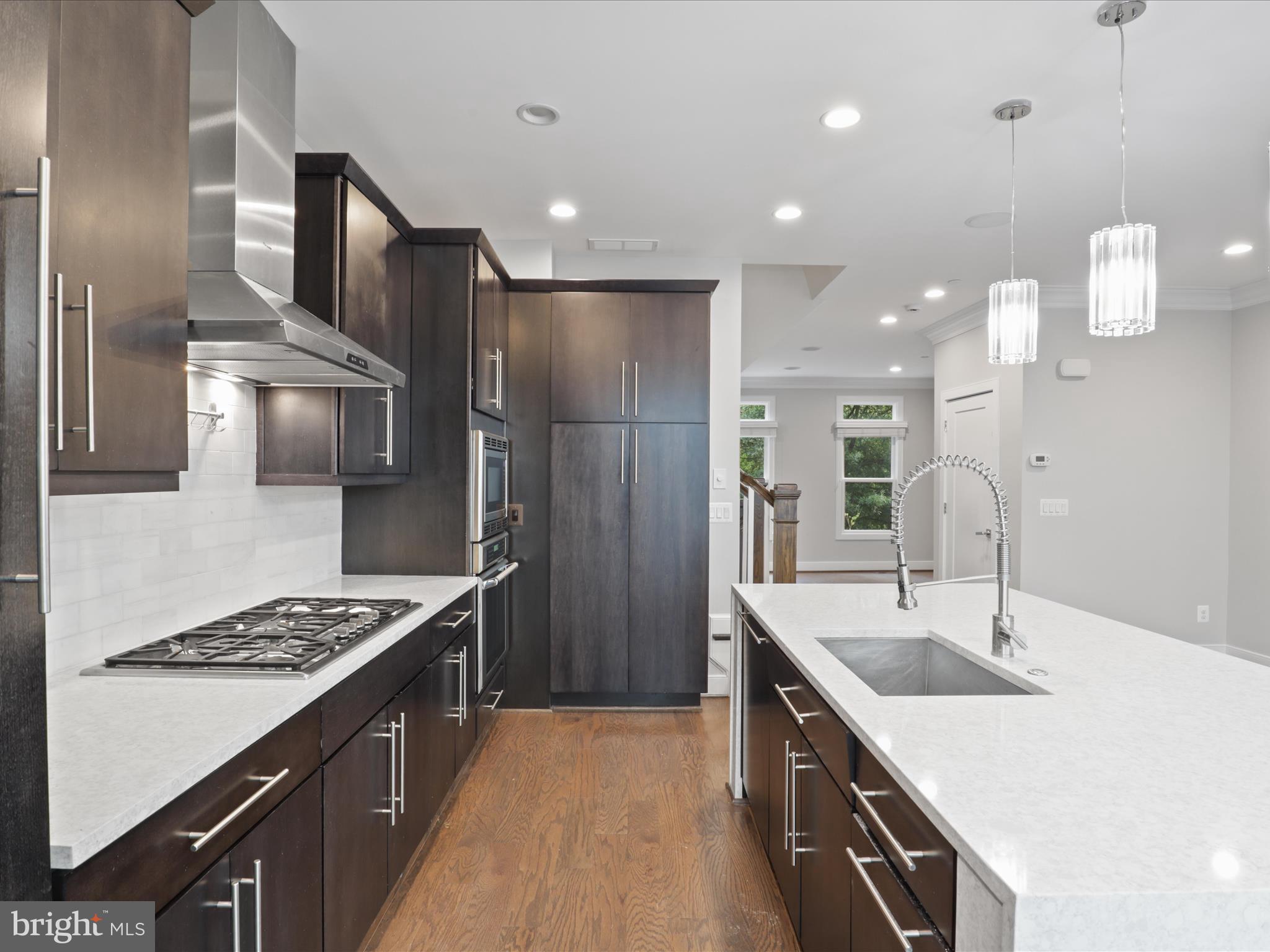 ROSSLYN - Residential Lease