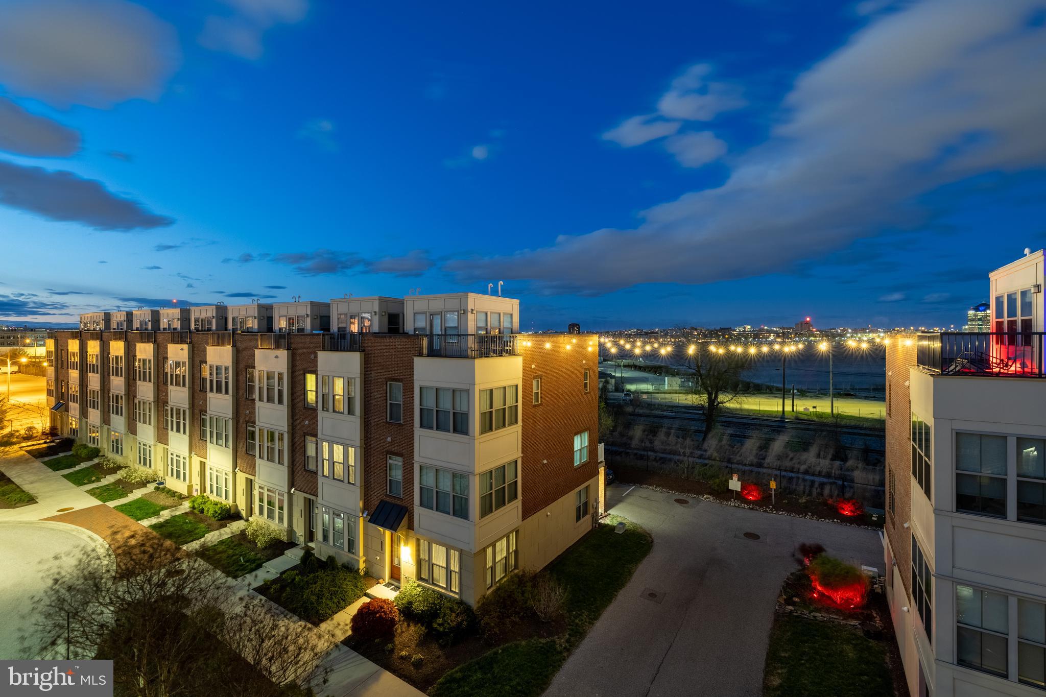 LOCUST POINT - Residential