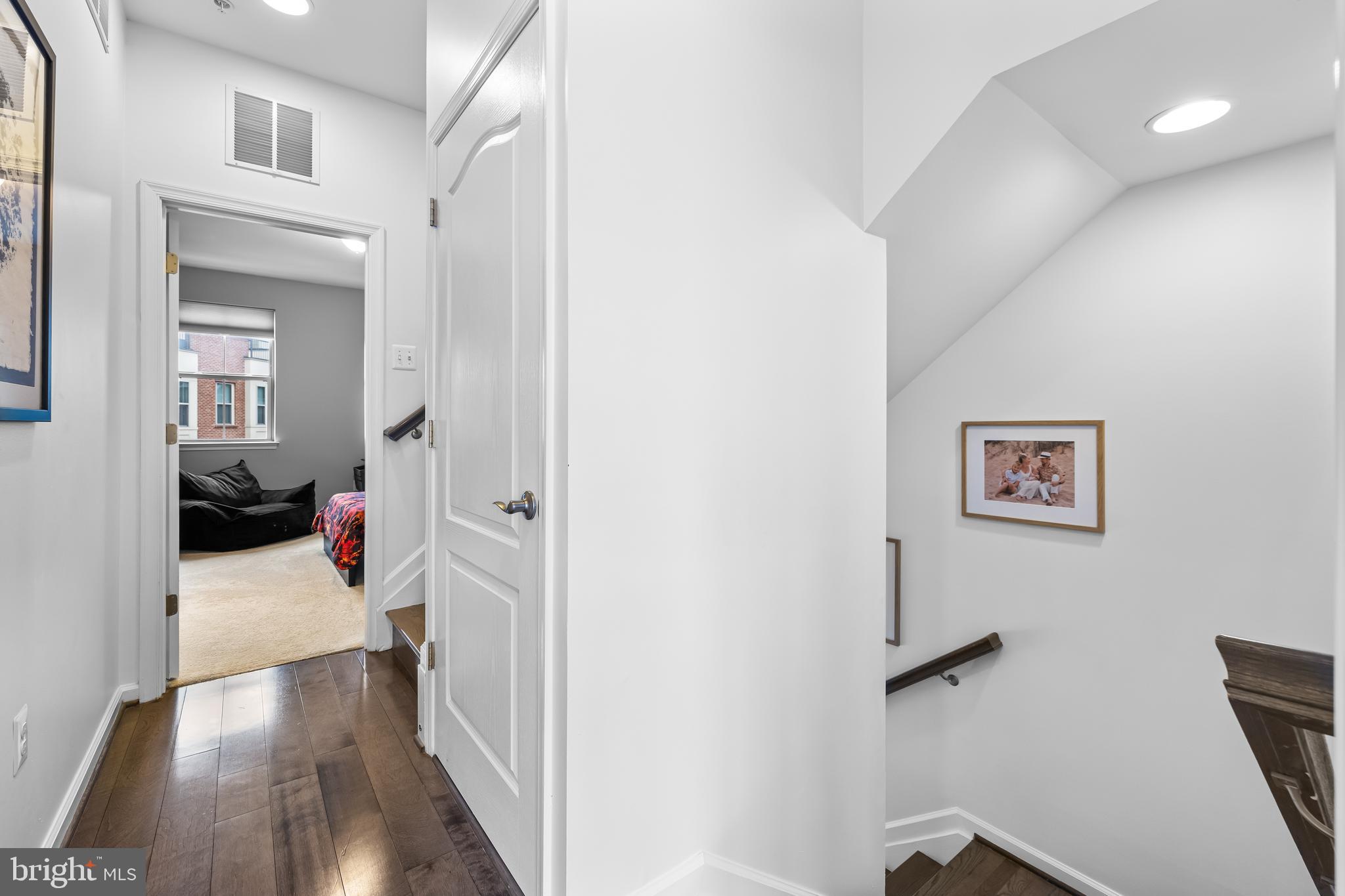 LOCUST POINT - Residential