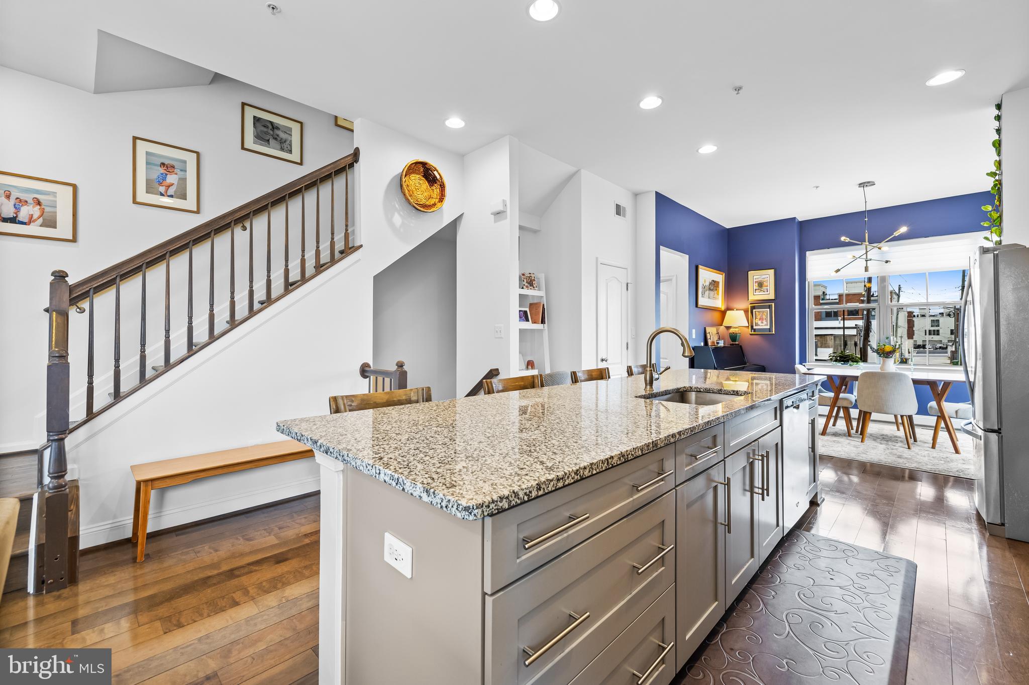 LOCUST POINT - Residential