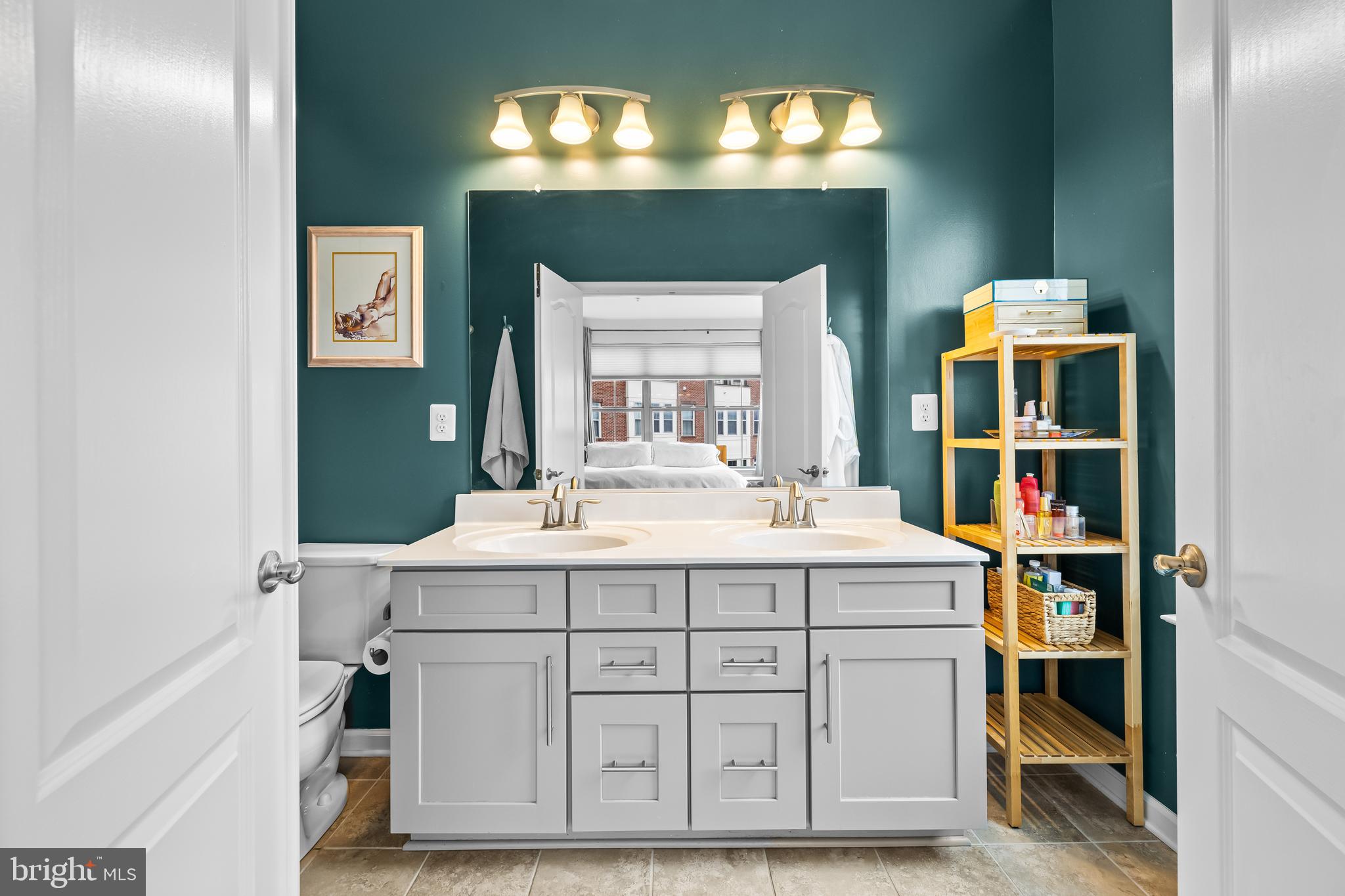 LOCUST POINT - Residential