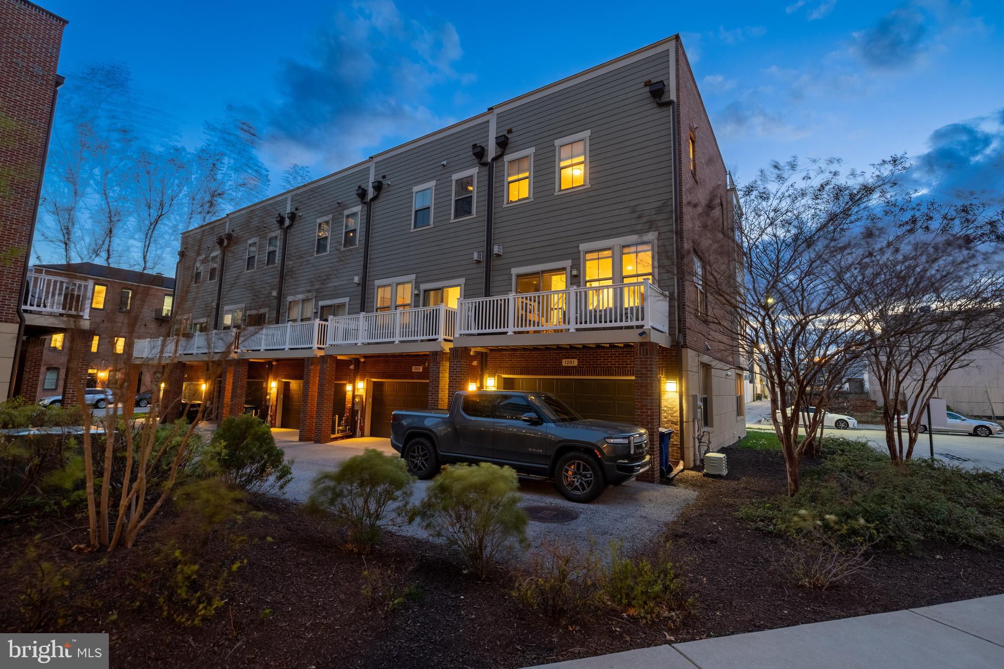 LOCUST POINT - Residential