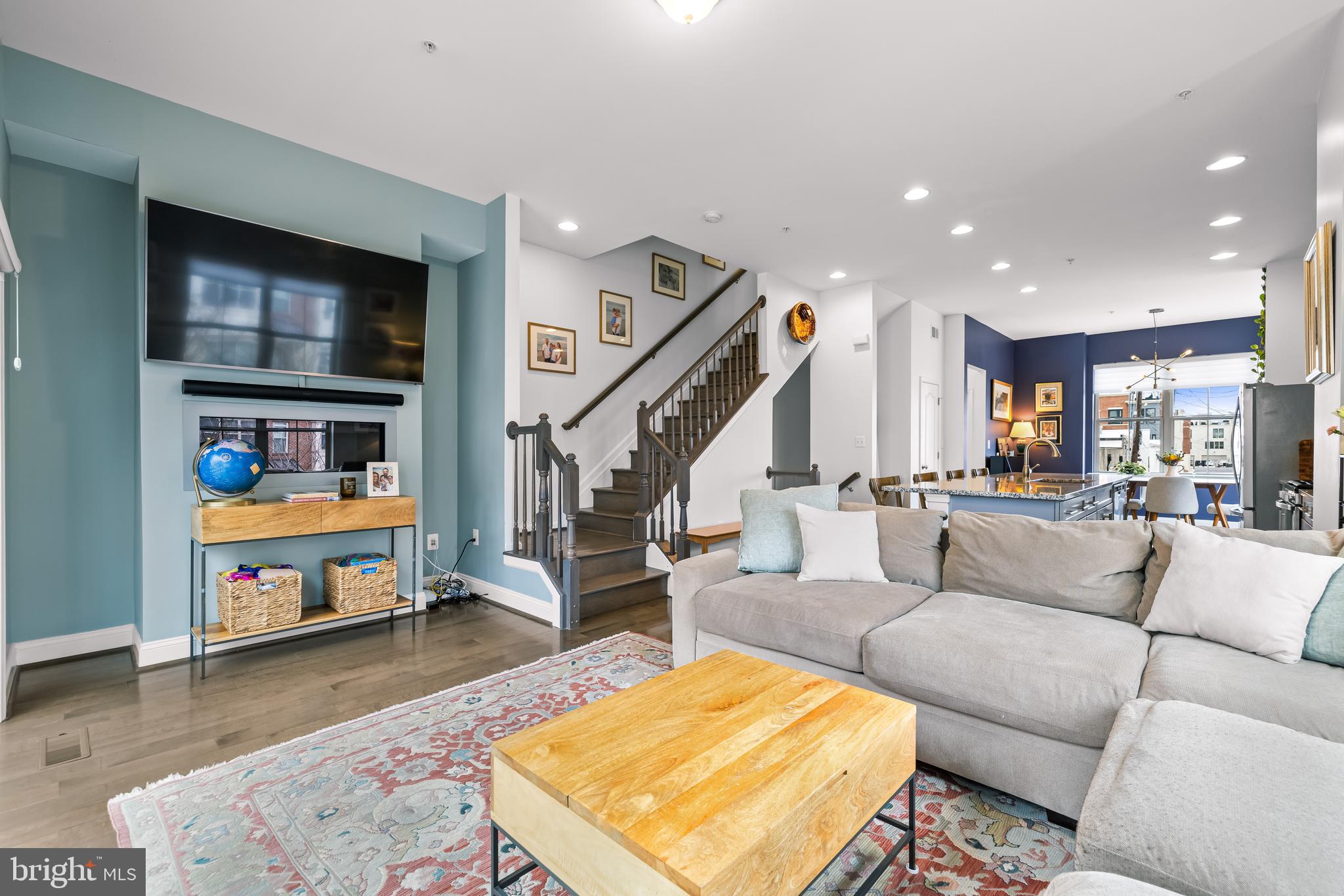 LOCUST POINT - Residential