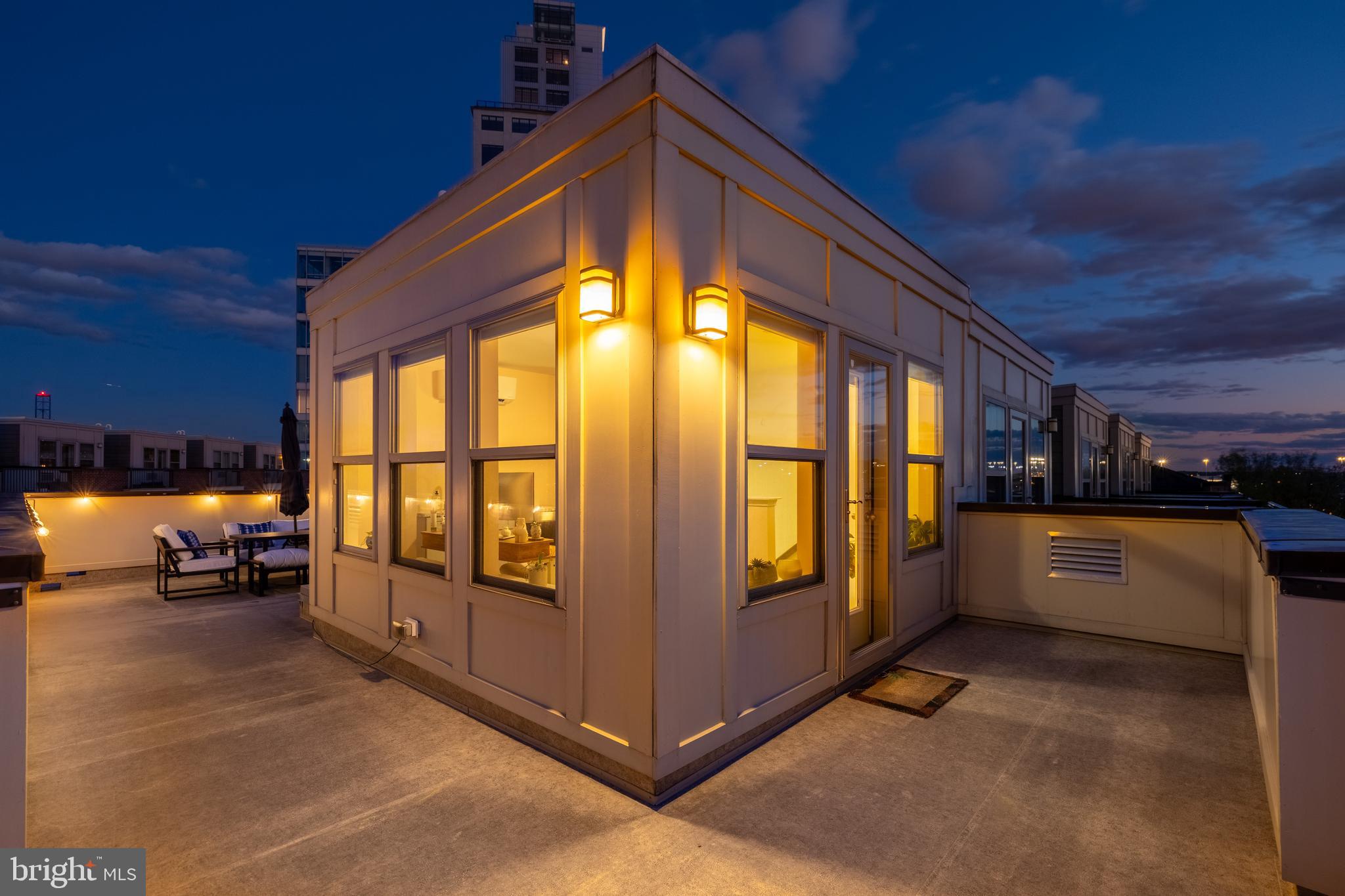 LOCUST POINT - Residential