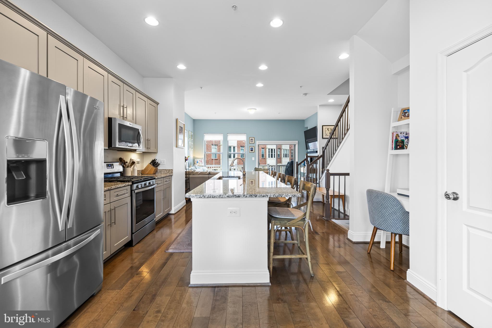 LOCUST POINT - Residential