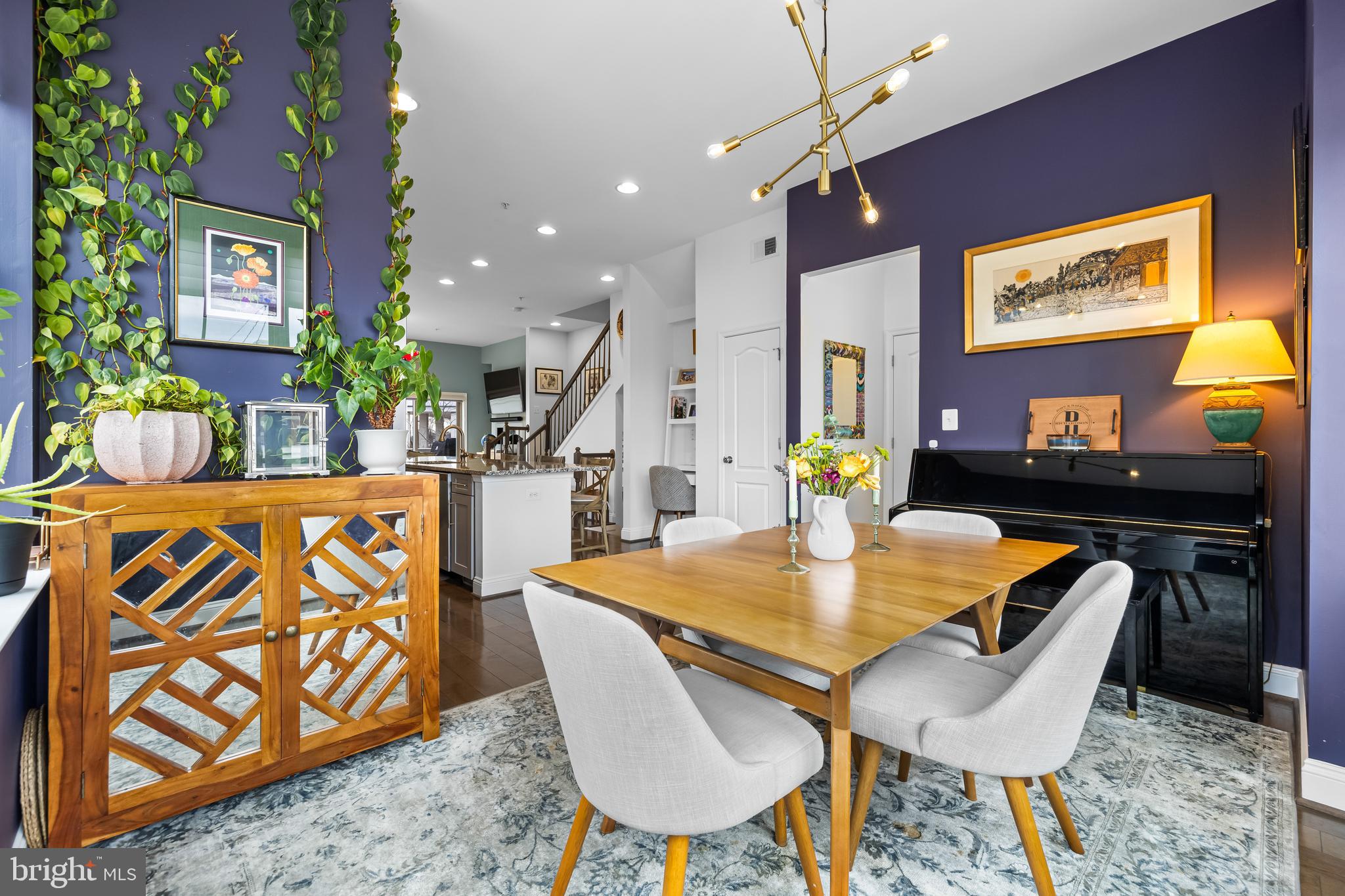 LOCUST POINT - Residential