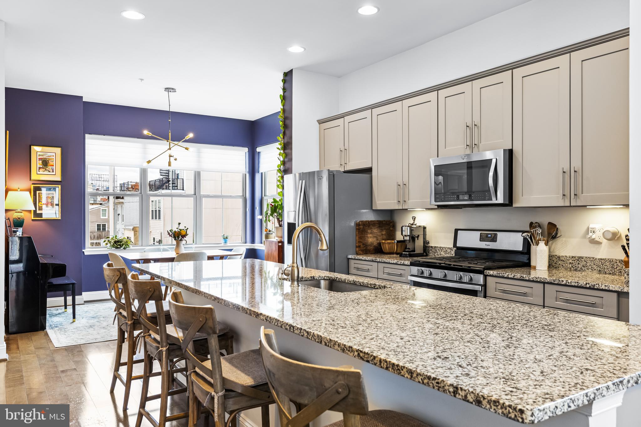 LOCUST POINT - Residential