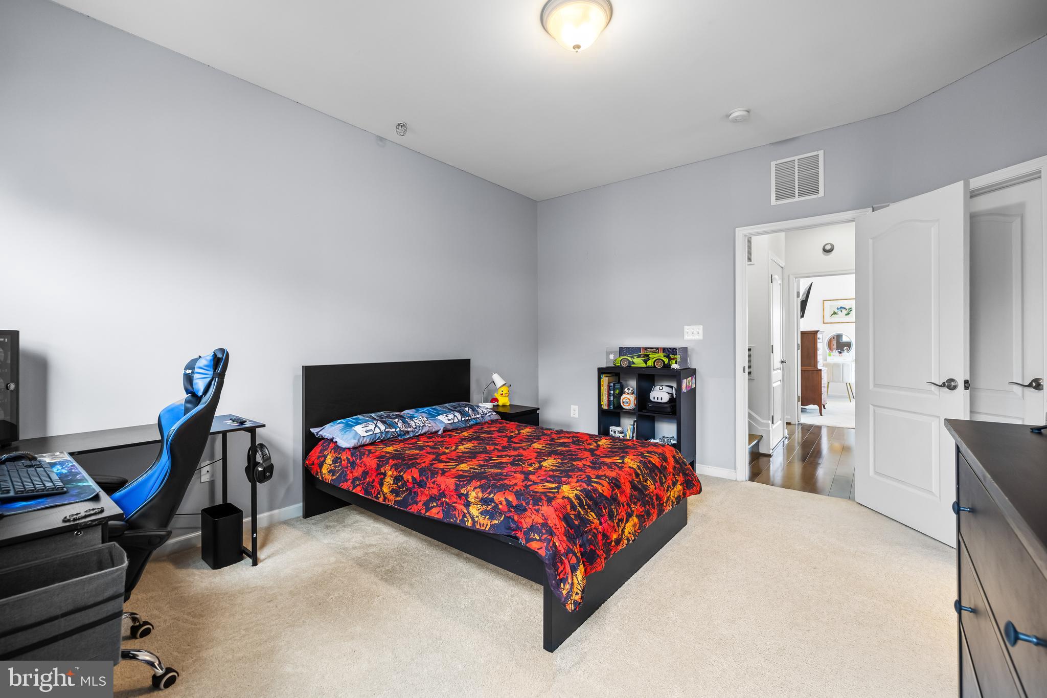 LOCUST POINT - Residential