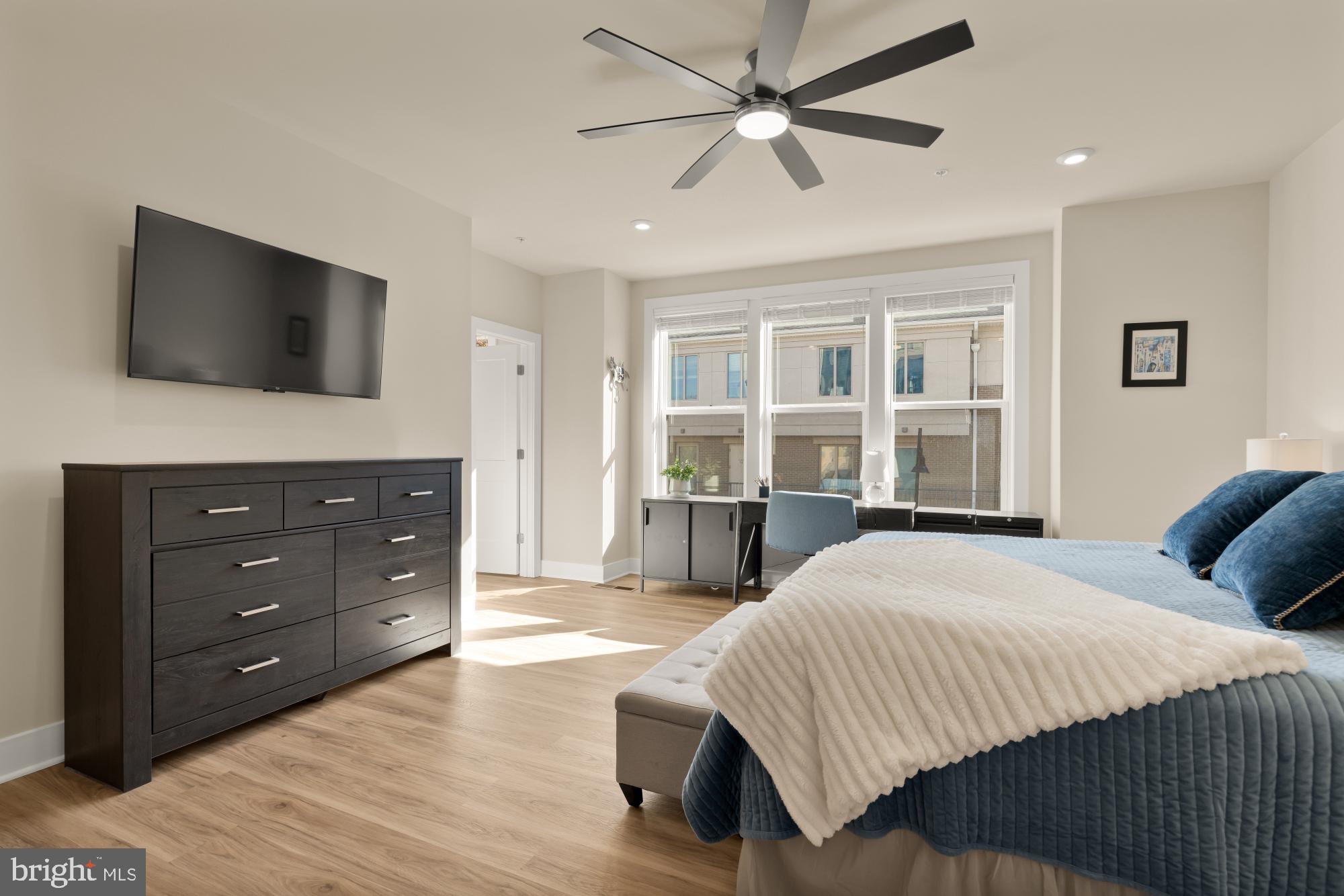 TALL OAKS - Residential