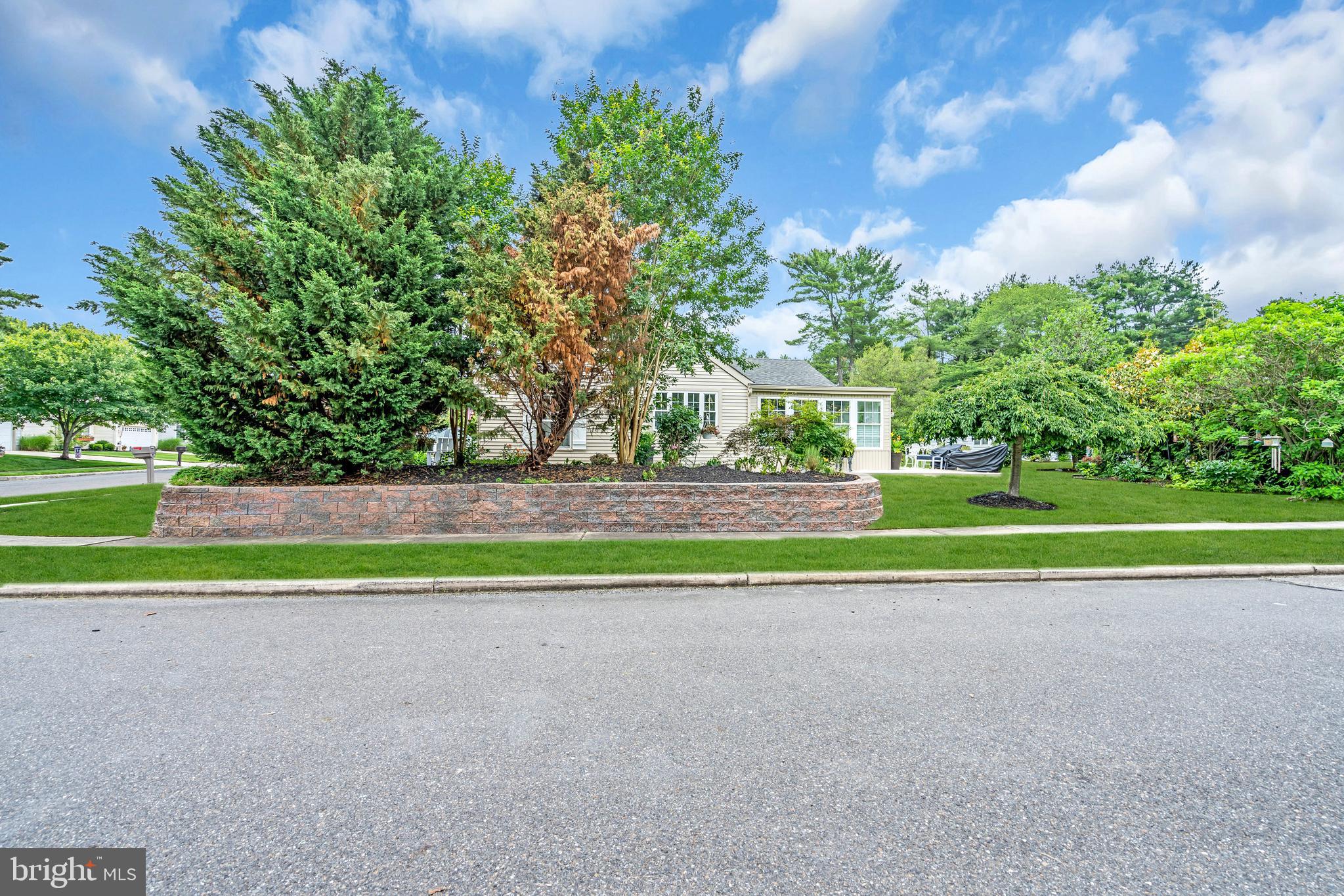 19 WARWICK WAY