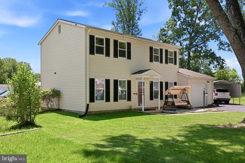 Photo of 5307 Saphire Court, WOODBRIDGE, VA 22193 (MLS # VAPW2118462)