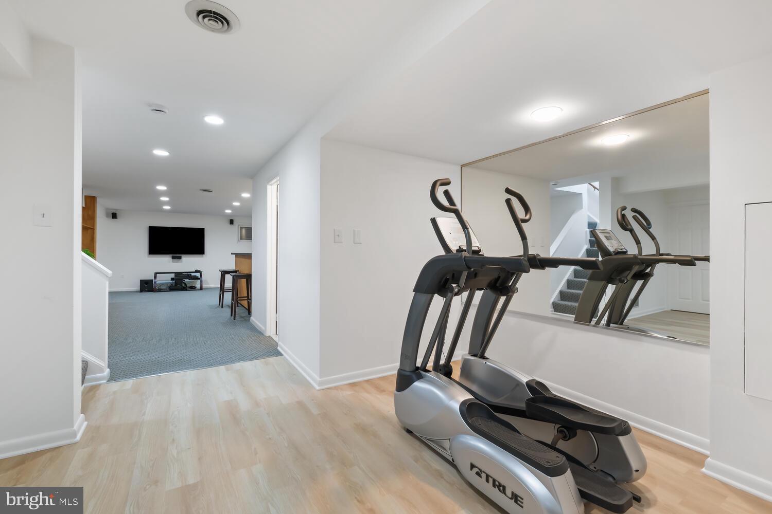 HOLLYOAK - Residential