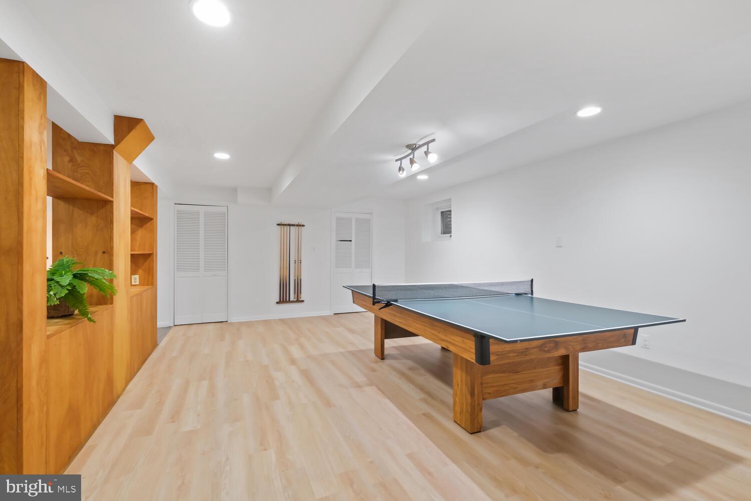 HOLLYOAK - Residential