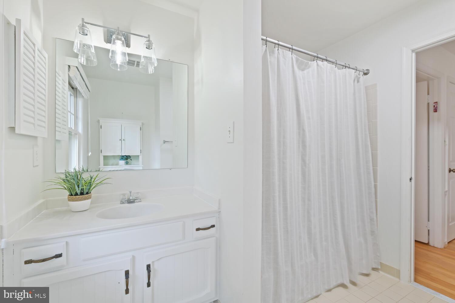 HOLLYOAK - Residential