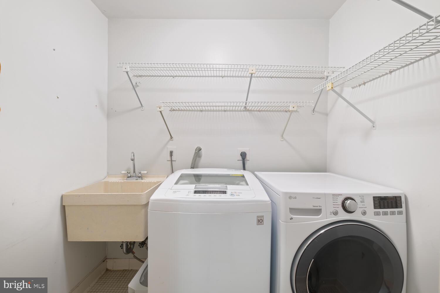 HOLLYOAK - Residential