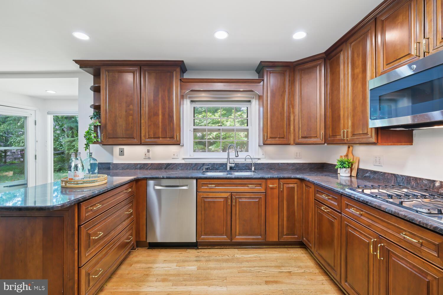 HOLLYOAK - Residential