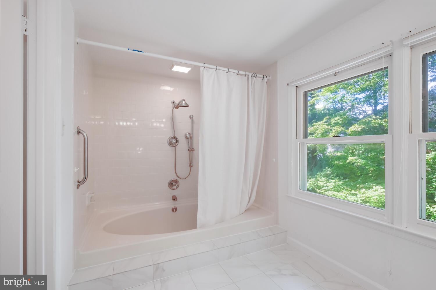 HOLLYOAK - Residential