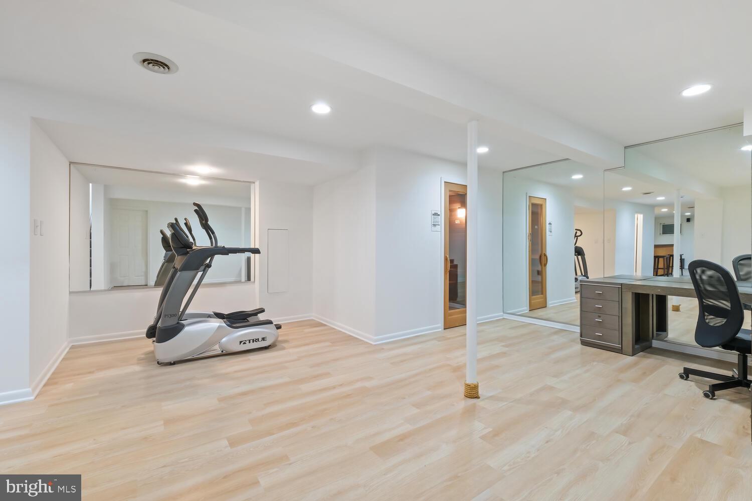 HOLLYOAK - Residential