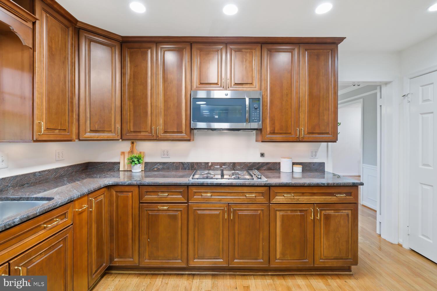 HOLLYOAK - Residential