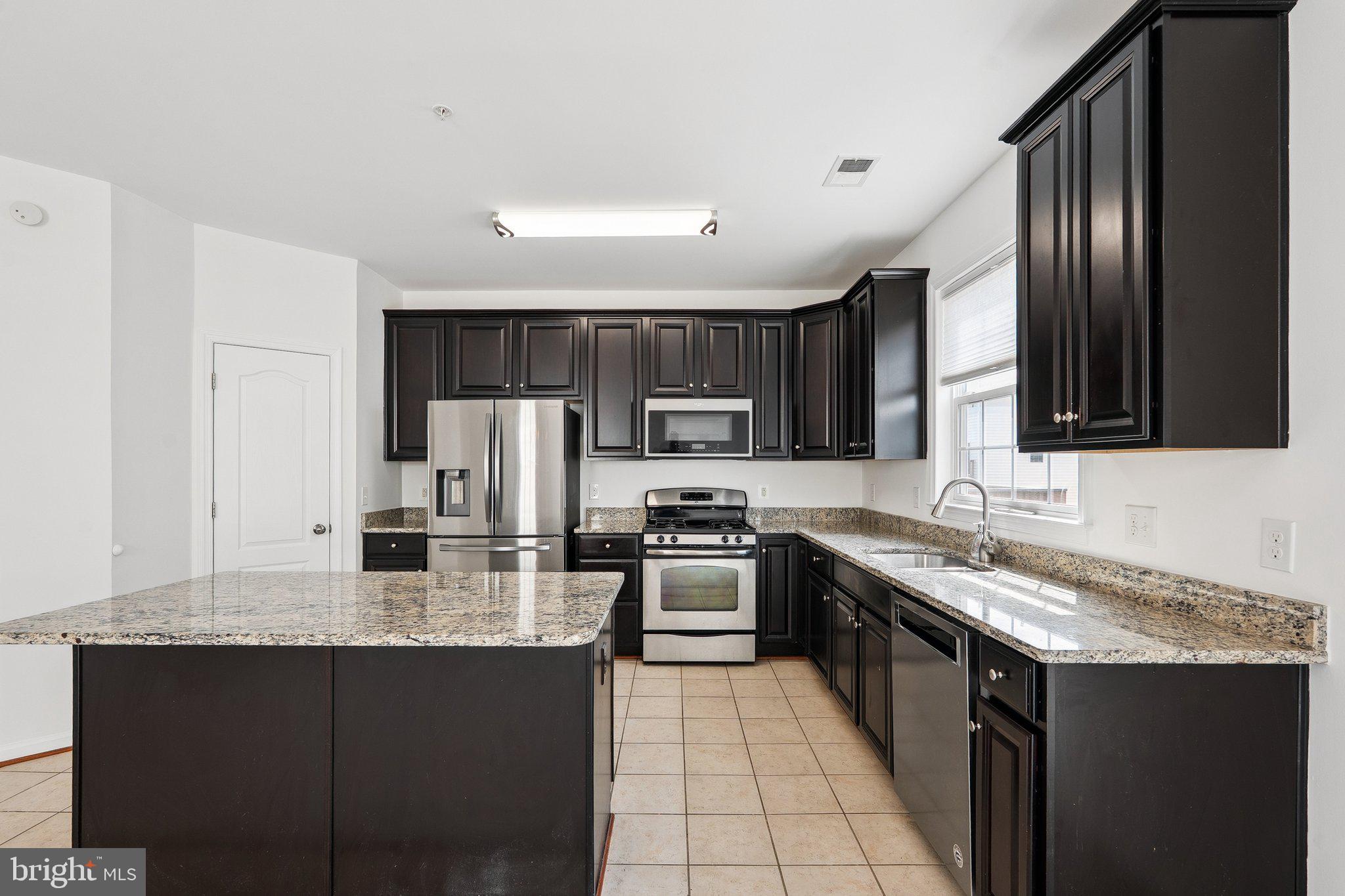 MERCER PARK CONDOMINIUM - Residential Lease