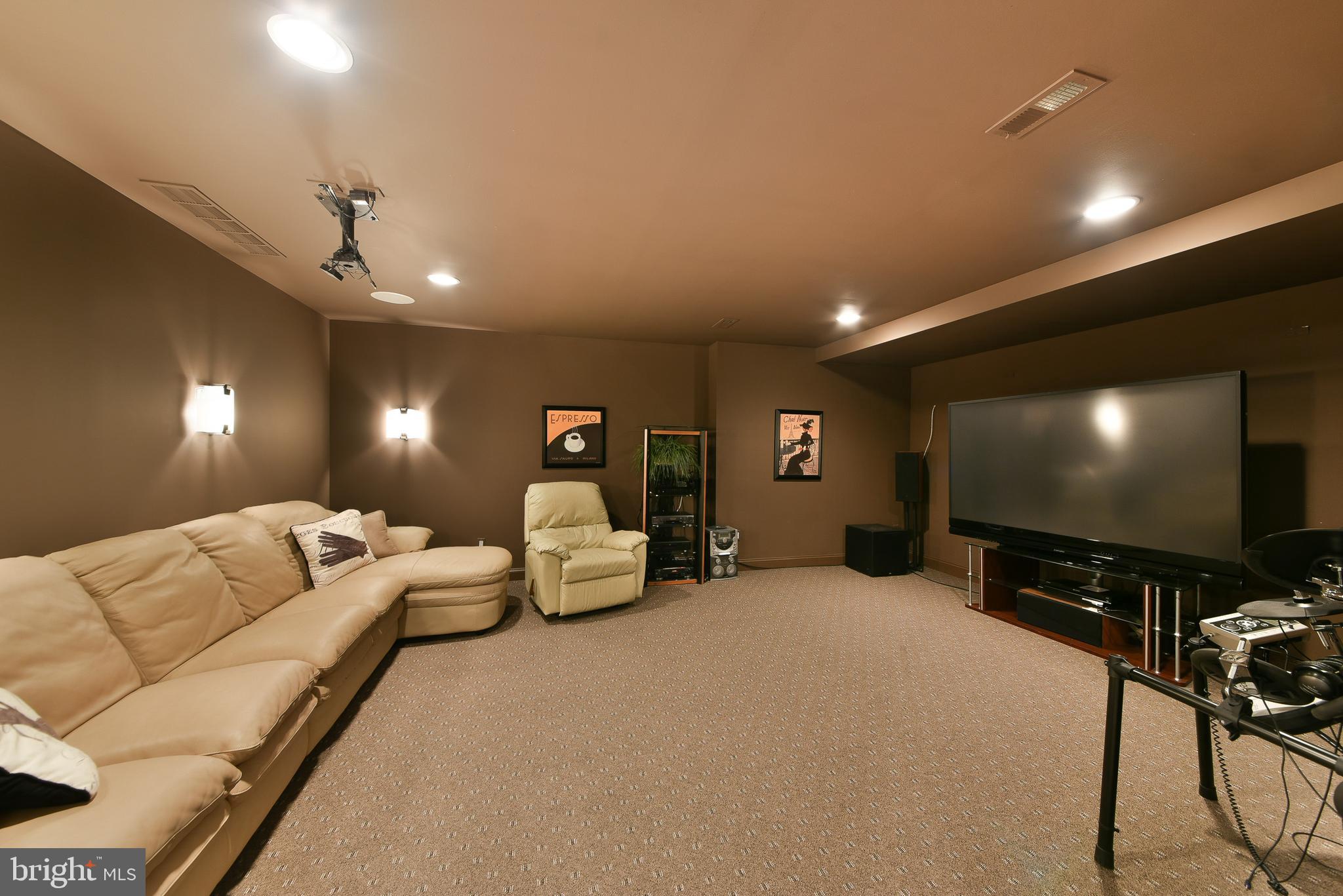 LAMPLIGHTER GLEN - Residential