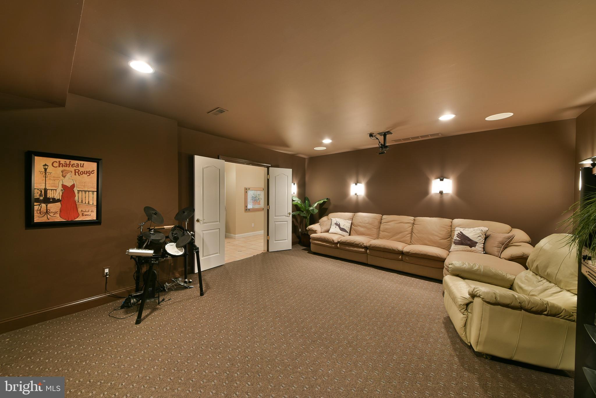 LAMPLIGHTER GLEN - Residential