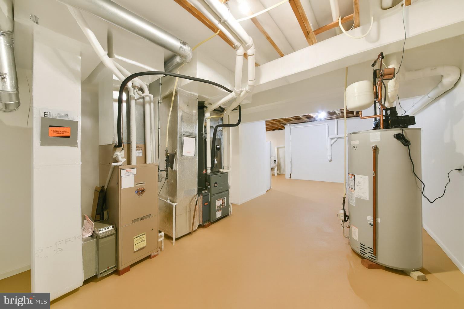 LAMPLIGHTER GLEN - Residential