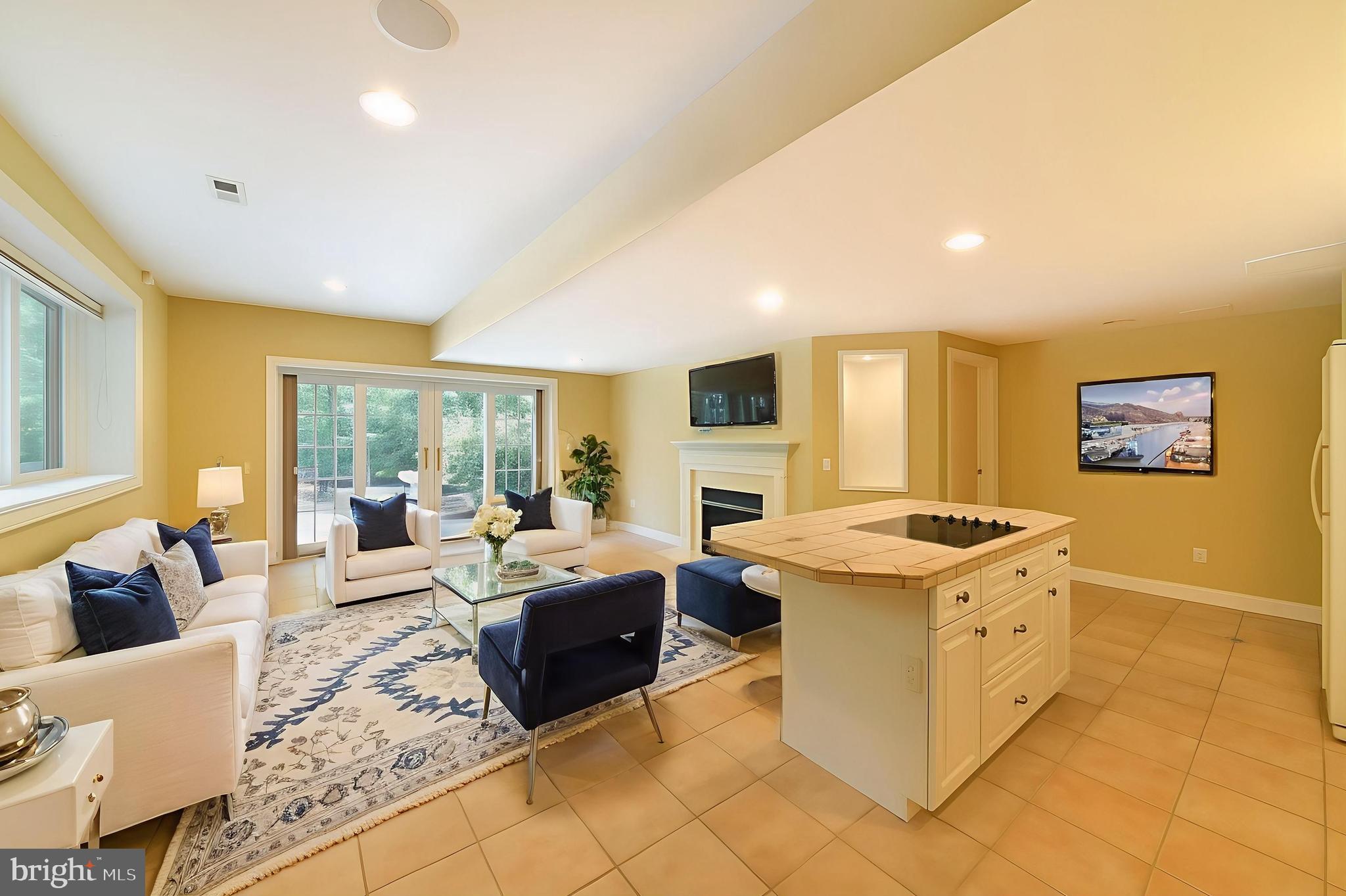 LAMPLIGHTER GLEN - Residential