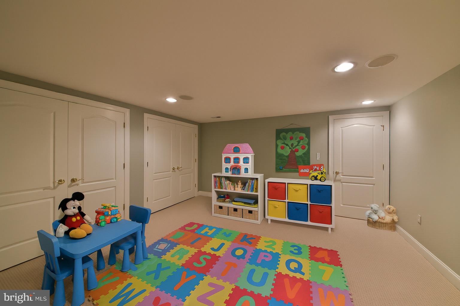 LAMPLIGHTER GLEN - Residential