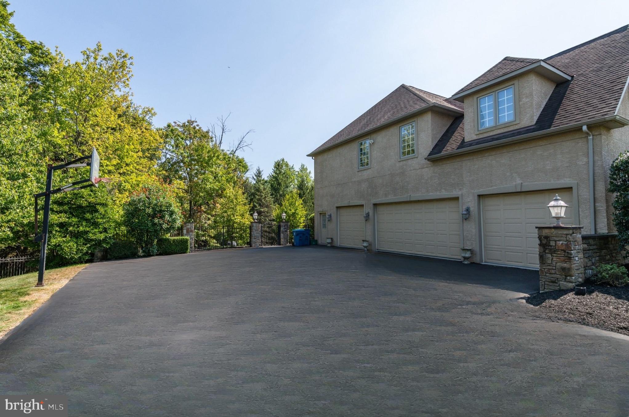 LAMPLIGHTER GLEN - Residential