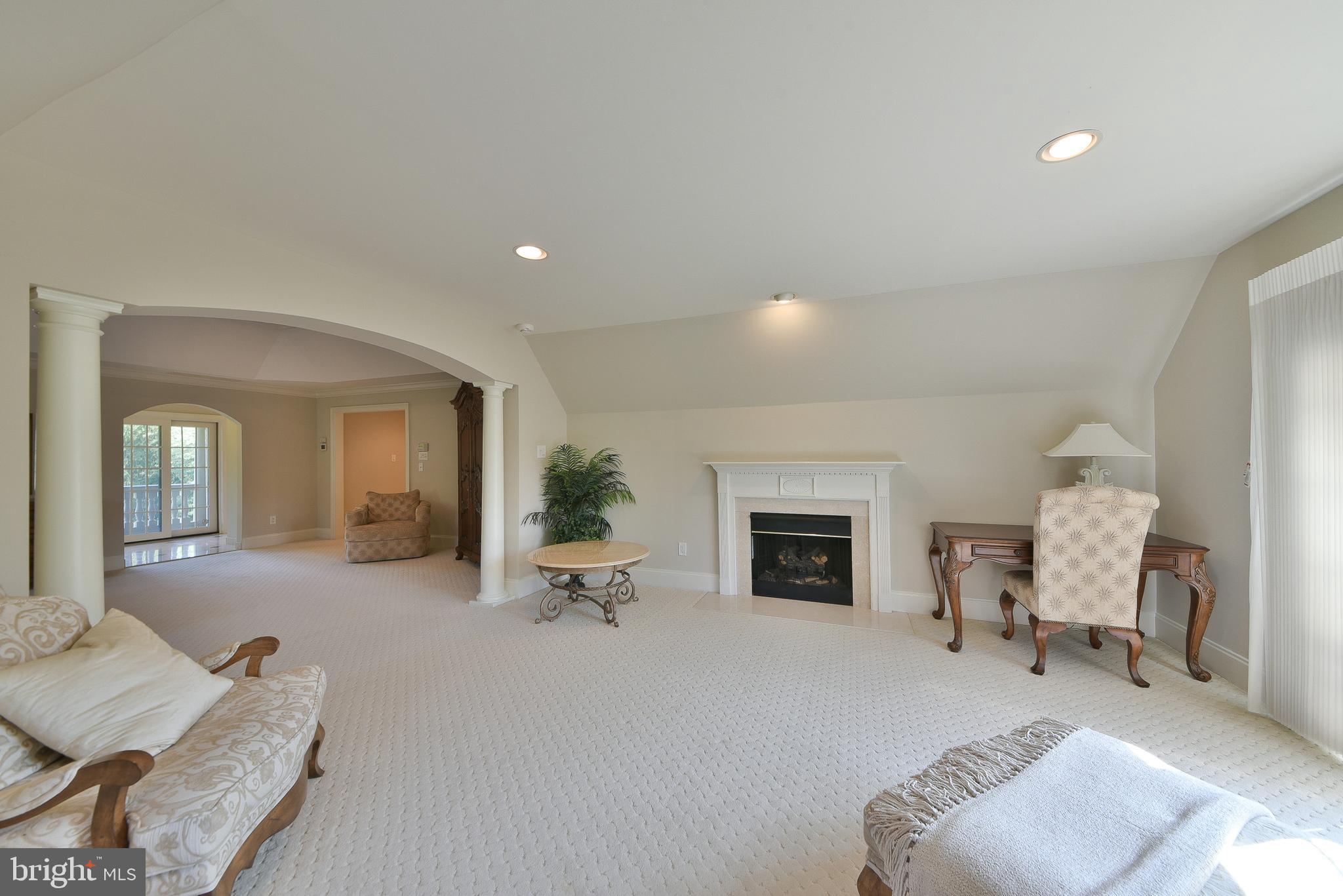 LAMPLIGHTER GLEN - Residential