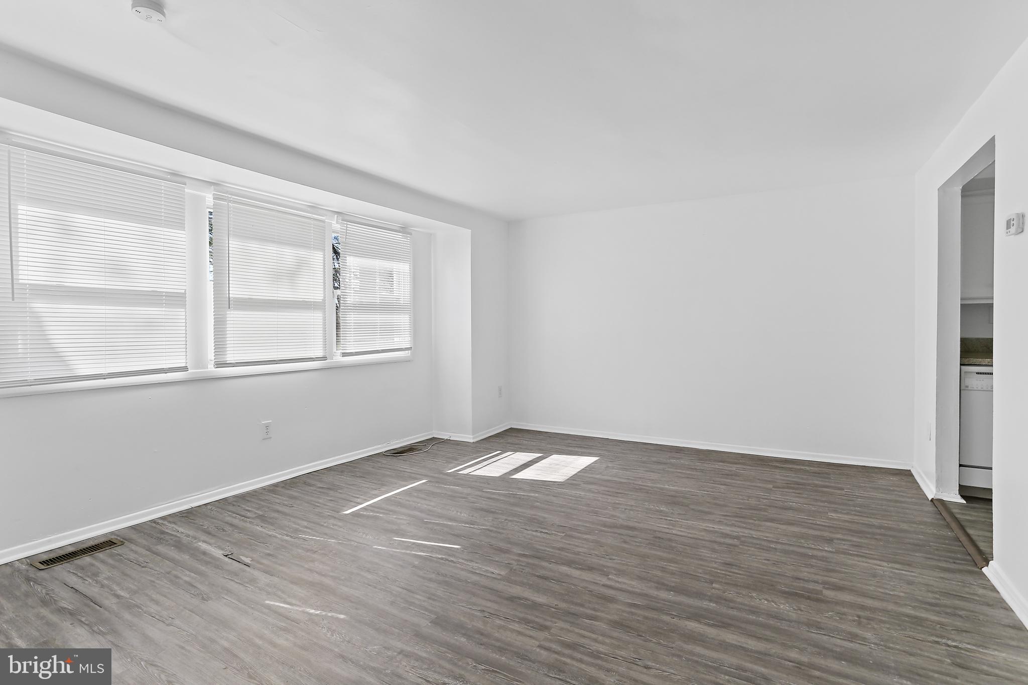 VILLAGE OF OAKLAND MILLS - Residential Lease