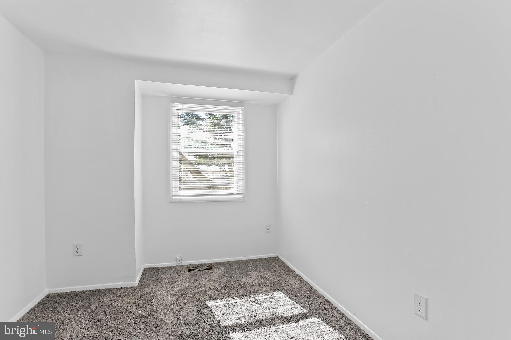 VILLAGE OF OAKLAND MILLS - Residential Lease