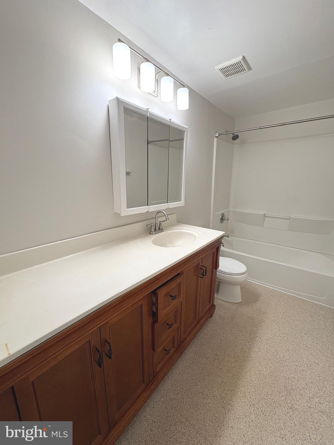 VILLAGE OF OAKLAND MILLS - Residential Lease