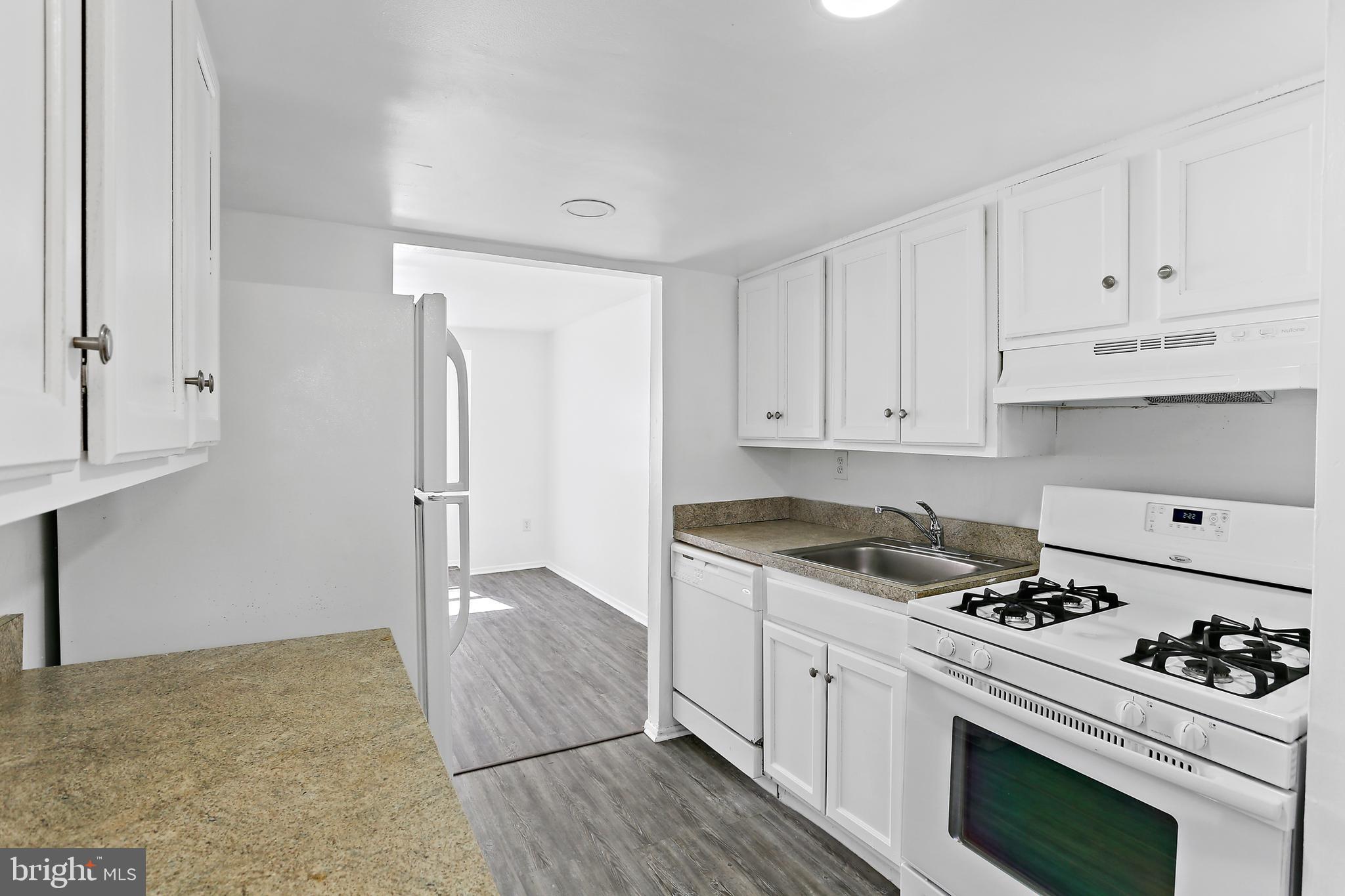 VILLAGE OF OAKLAND MILLS - Residential Lease