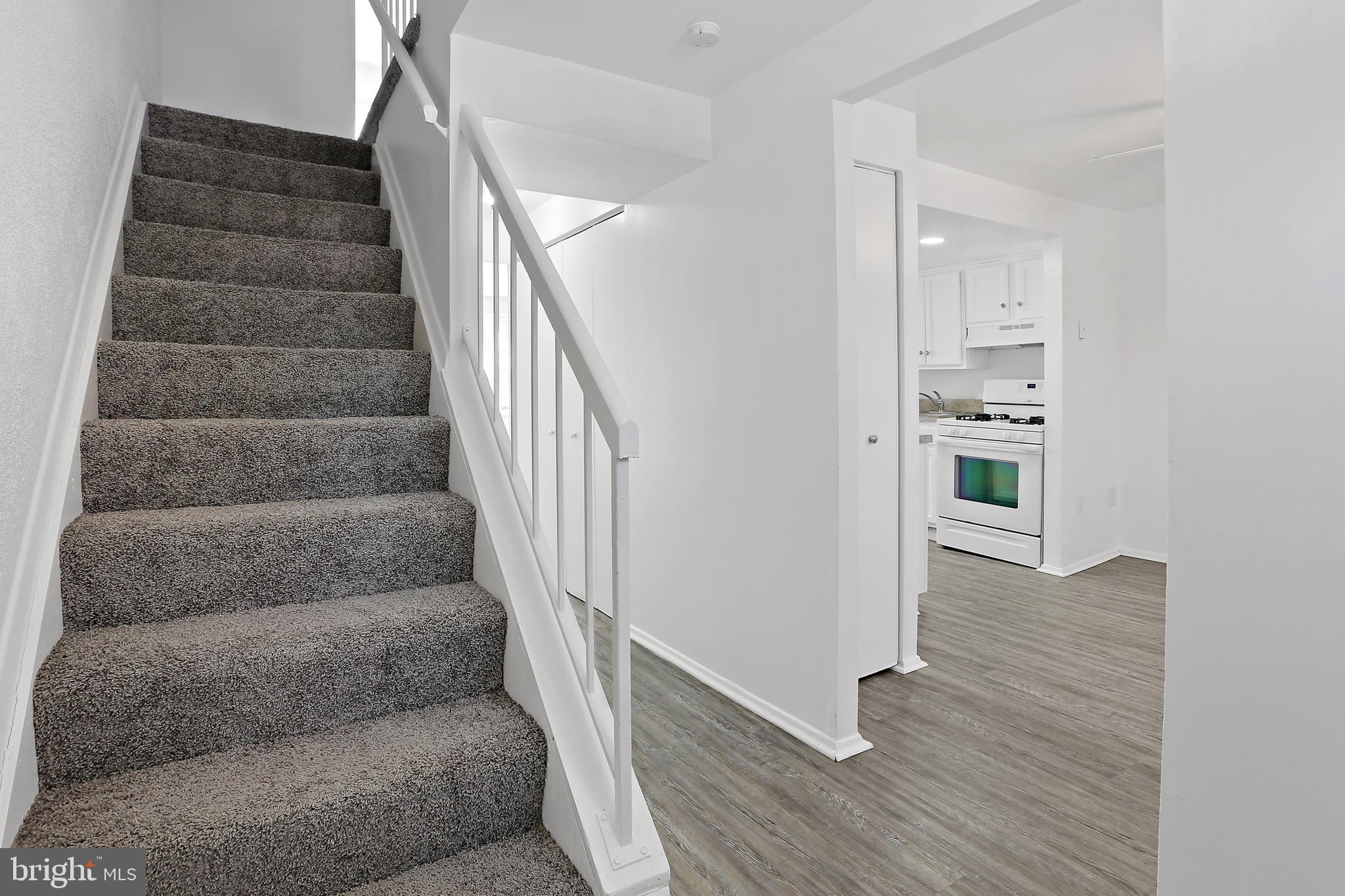 VILLAGE OF OAKLAND MILLS - Residential Lease