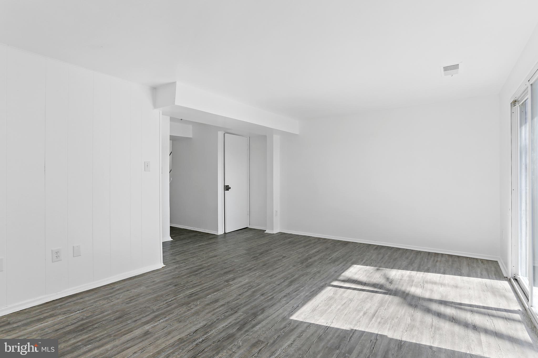 VILLAGE OF OAKLAND MILLS - Residential Lease