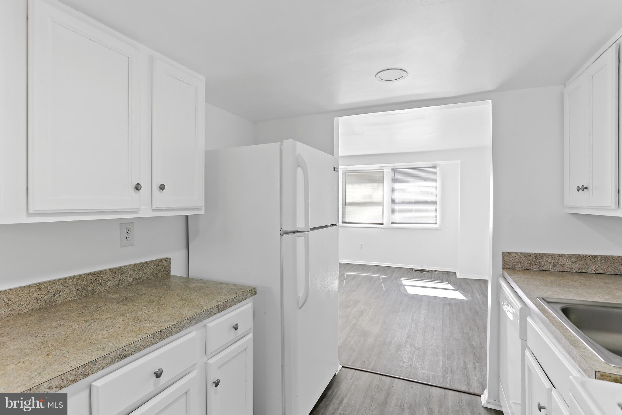 VILLAGE OF OAKLAND MILLS - Residential Lease