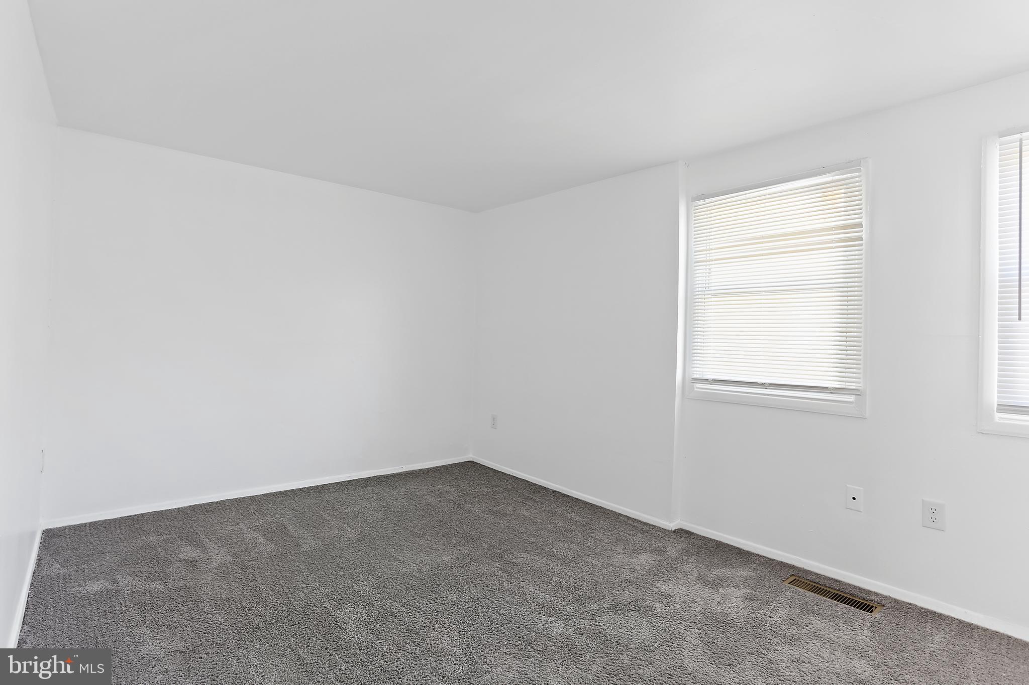 VILLAGE OF OAKLAND MILLS - Residential Lease